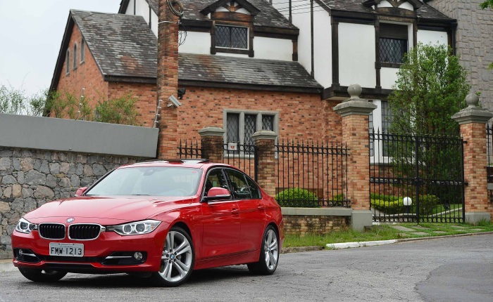 Eduardo Enomoto/R7 Versão topo de linha da Série 3, o BMW 335i oferece o que há de melhor em luxo e tecnologia para seu segmento — ainda que para isso ele cobre (muito) caro....